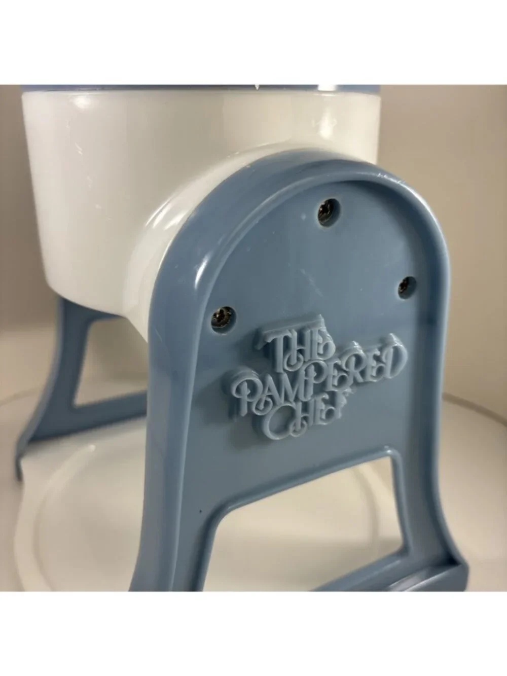 Vintage The Pampered Chef Ice Shaver Snow Cone Maker Manual Hand Crank Blue